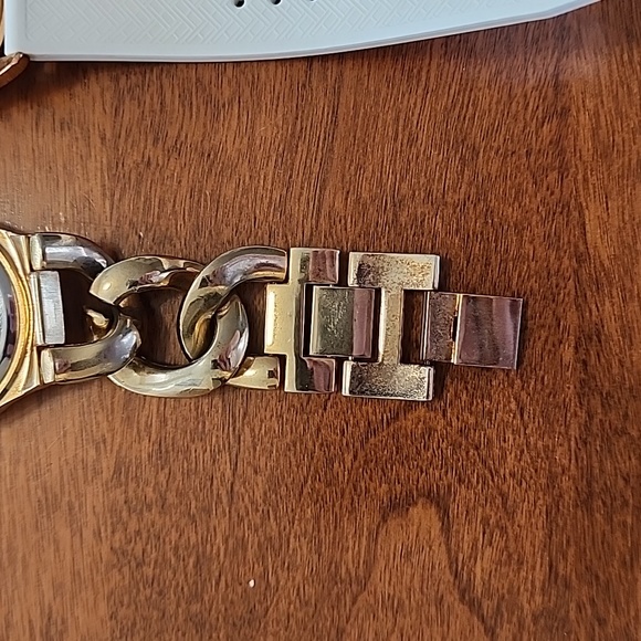 Lot of 2 Ladies Fashion Watches (Need New Batteries) - Picture 8 of 11